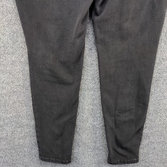 Time And Tru Women's High Rise Curvy Jeans Black 8 Petite Whiskers - Picture 7 of 11